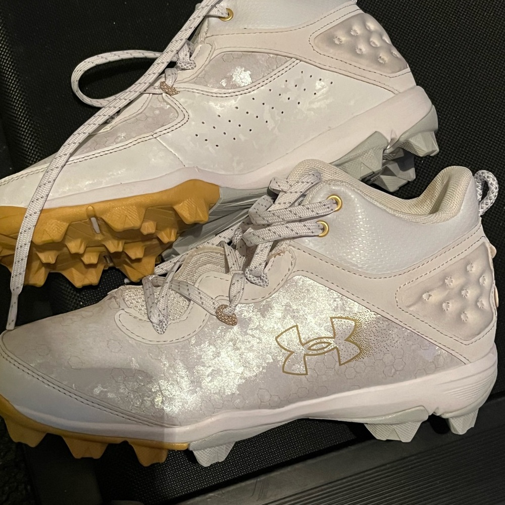 Under Armour White and Gold Athletic Shoes baseball cleats